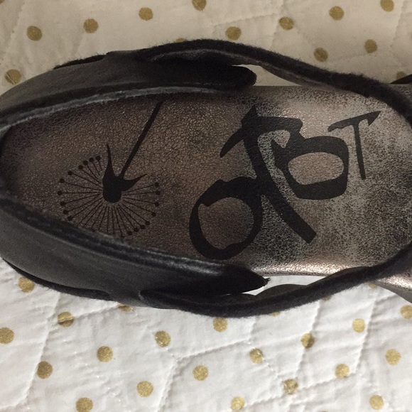 OTBT Closed Toed Wedges - Picture 6 of 6